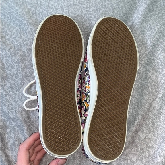 Floral vans - Picture 4 of 4